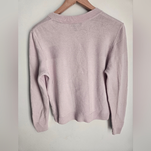 ST. JOHN Women's Soft Lavender 💯 Soft Wool Knit Cardigan - Picture 5 of 5